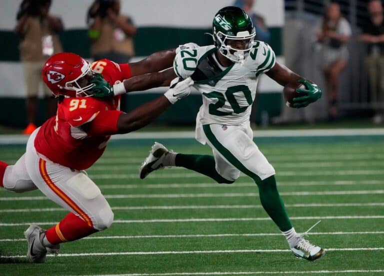 LONDON, UNITED KINGDOM. 10th, Oct 2021. Daniel Brown of New York Jets  during NFL 2021 London Games - New York Jets vs Atlanta Falcons at  Tottenham Hotspur Stadium on Sunday, 10 October