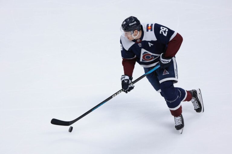 How to Watch Colorado Avalanche at Winnipeg Jets: Stream NHL, TV Channel